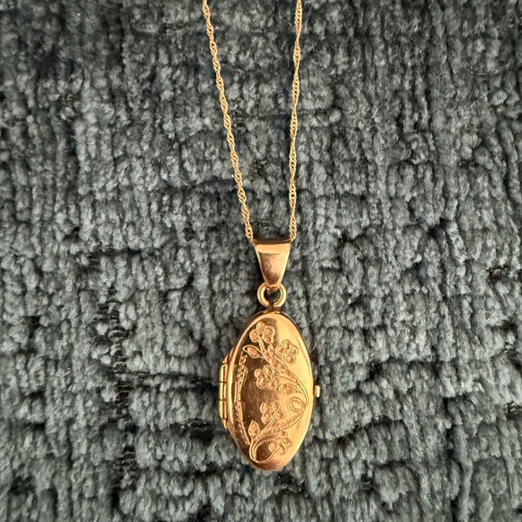 Shane Co. solid gold Rose Gold Floral Locket Necklace - Picture 4 of 13